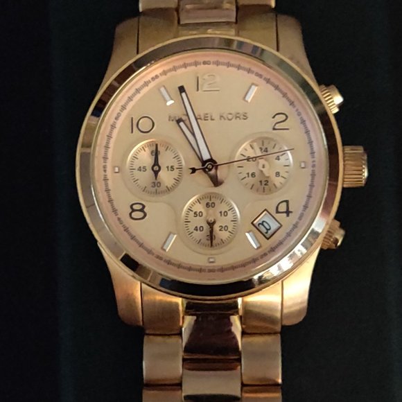 Amaze-Zing (B4) Sale!!: #217 Michael Kors Watch - Picture 2 of 8